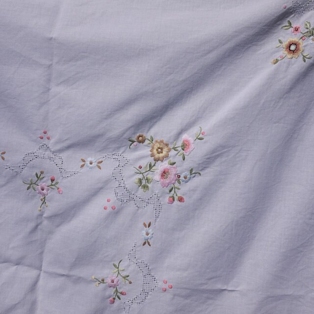 桜刺繍 サテンステッチテーブルクロス ドイツヴィンテージ | iichi
