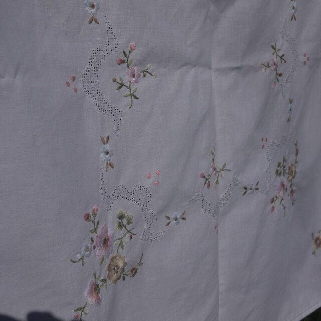 桜刺繍 サテンステッチテーブルクロス ドイツヴィンテージ | iichi