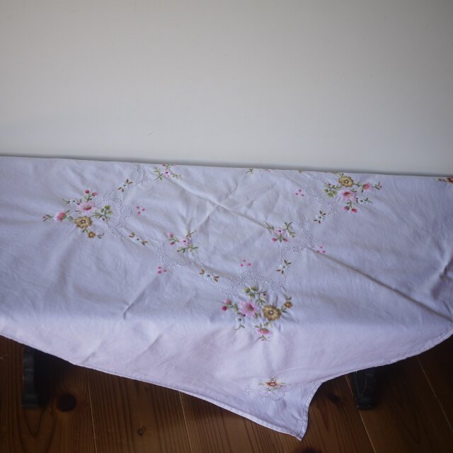 桜刺繍 サテンステッチテーブルクロス ドイツヴィンテージ | iichi