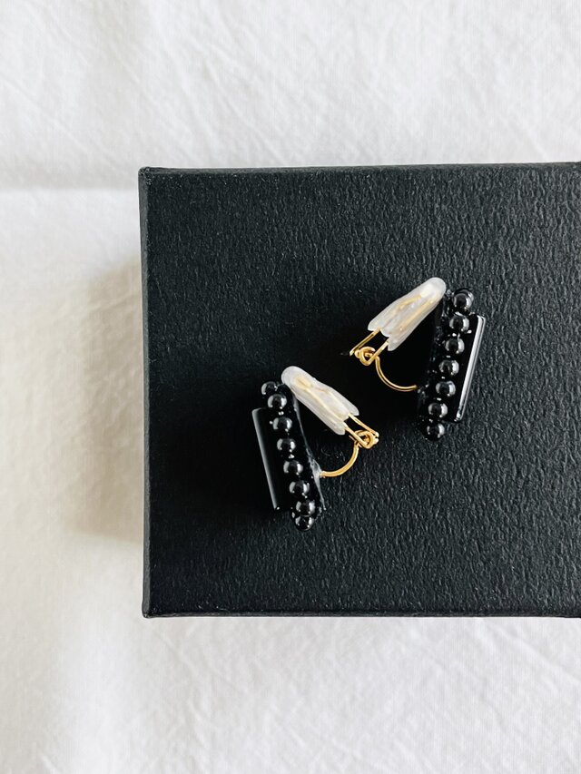 天然石刺繍／イヤリング】ブラックオニキス×ブラックスピネル | iichi