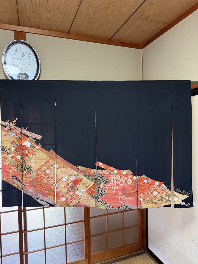 黒留袖着物リメイク暖簾 横幅〜135–丈〜90 | iichi 日々の暮らしを