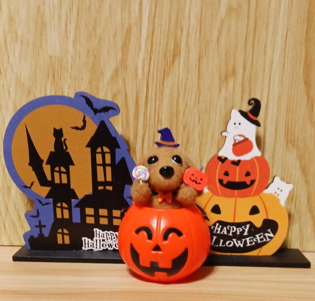 羊毛フェルト ハロウィン ダックスフンドと キャンディ かぼちゃ 羊毛フェルト ハロウィン ダックスフンドと キャンディ かぼちゃ