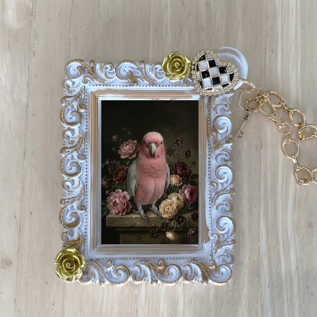 モモイロインコ、テンニョインコの絵画セット インコ（モモイロインコ）バッグチャーム 花の油絵風アート ホワイト