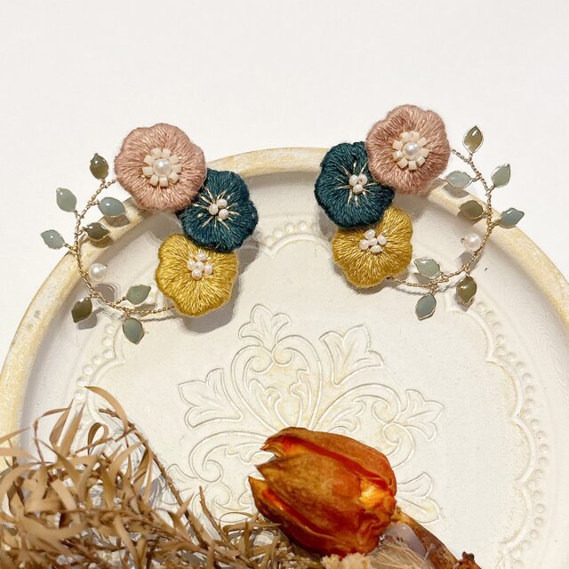 petit wreath お花リースの刺繍ピアス/イヤリング フックにも変更