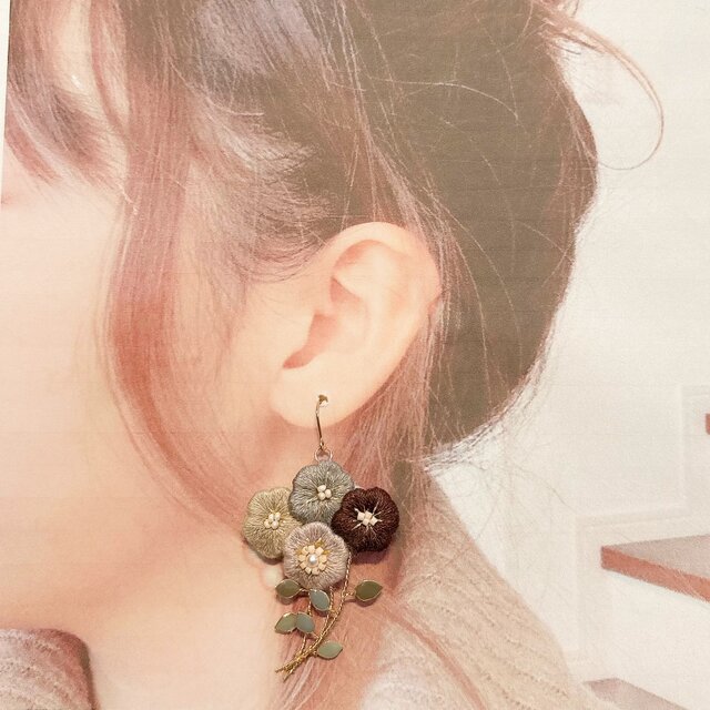 petit bouquet 小さなブーケの刺繍ピアス/イヤリング フックにも変更