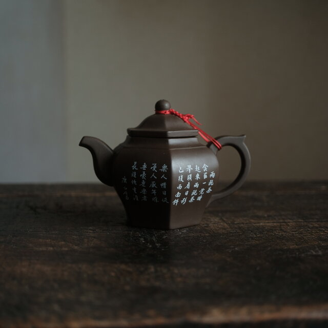 漢文が素敵◇中国産紫砂六角急須 工芸品 チャイナレトロ 育てる茶器 古