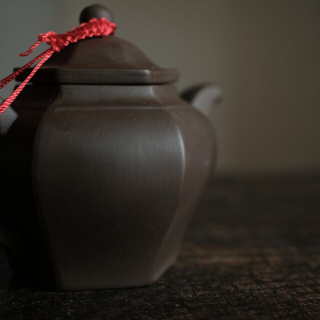 漢文が素敵◇中国産紫砂六角急須 工芸品 チャイナレトロ 育てる茶器 古