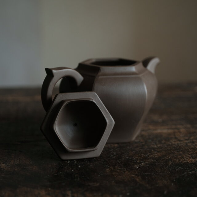 中国　19世紀　六角　古錫　茶器　茶壷　急須　薬罐　珍品　大容量 漢文が素敵◇中国産紫砂六角急須 工芸品 チャイナレトロ 育てる茶器 古