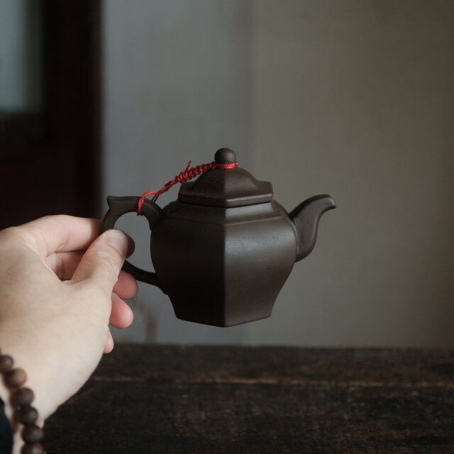 漢文が素敵◇中国産紫砂六角急須 工芸品 チャイナレトロ 育てる茶器 古