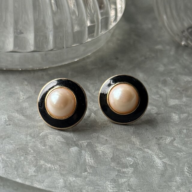 P850-ヴィンテージピアス U.S.A. 1980's Black Enamel & Faux Pearl