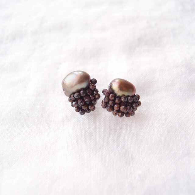 天然石刺繍／ピアス】 Baroque Pearl × Bronzite Earrings | iichi