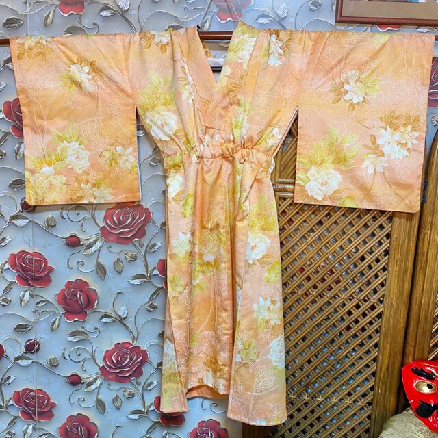 着物リメイク ワンピース 洗える化繊 帯サッシュベルト 花柄 桃橙色 KW