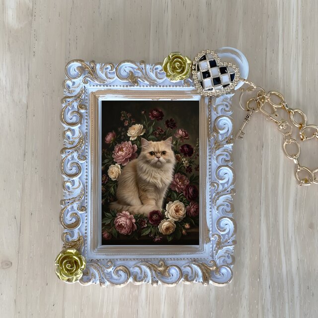 猫（チンチラペルシャ）バッグチャーム 花の油絵風アート ホワイト額縁