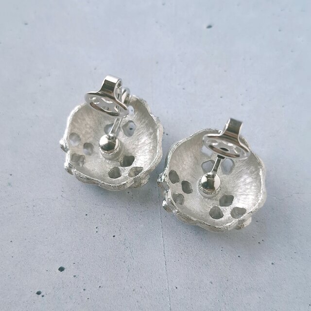 TRIFARI》openwork flower fauxpearl silver toneトリファリ