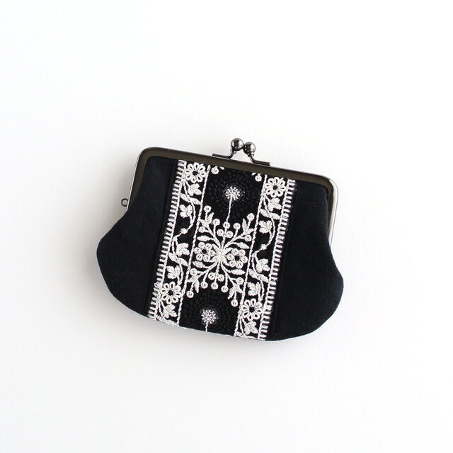 インド刺繍リボンのがま口ポーチ/お財布 ブラック | iichi 日々の