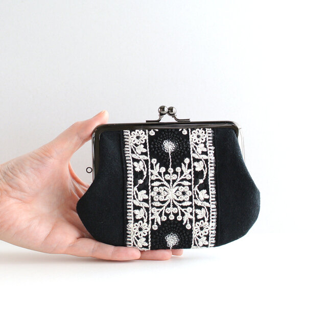 インド刺繍リボンのがま口ポーチ/お財布 ブラック | iichi 日々の