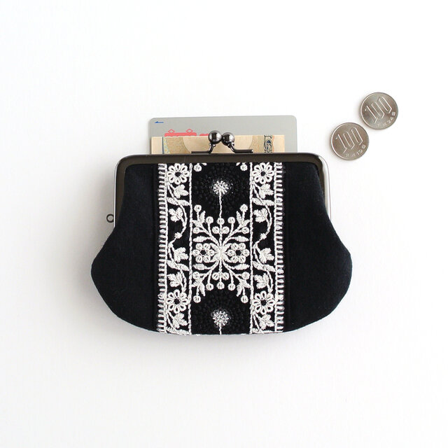 インド刺繍リボンのがま口ポーチ/お財布 ブラック | iichi 日々の