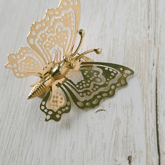 cutout lace butterfly ヴィンテージブローチ | iichi 日々の暮らしを