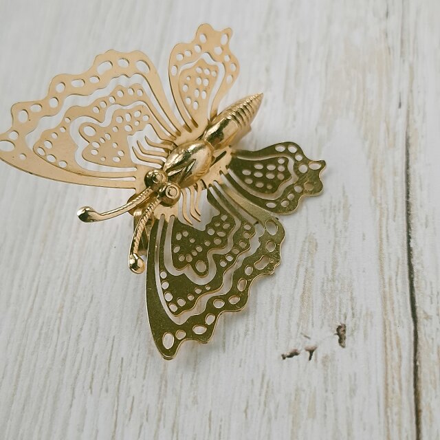 cutout lace butterfly ヴィンテージブローチ | iichi 日々の暮らしを