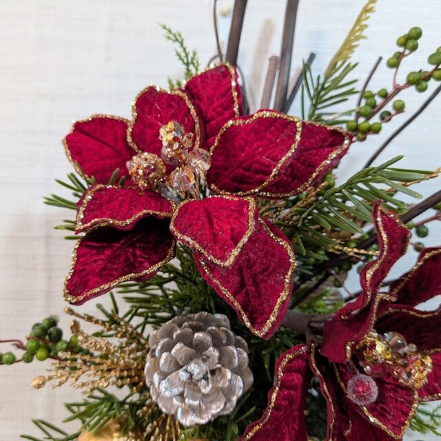 ポインセチア と ミツマタ の クリスマススワッグ / 北欧モダン 冬の壁