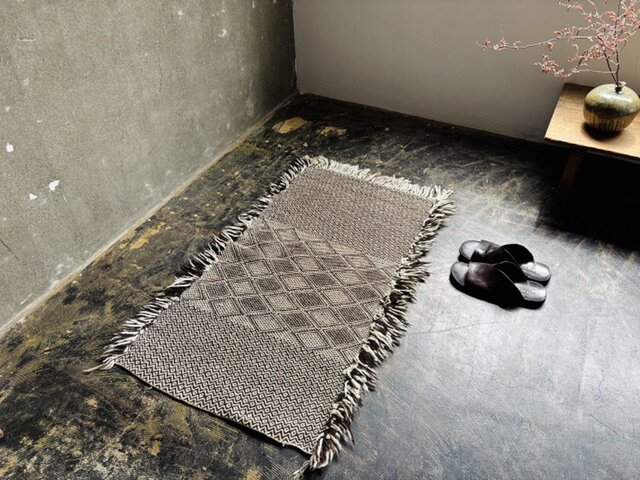 21日にもどします。ふんわりランナー 127x47 モロッコラグ モロッコラグ 107cm×57cm | iichi 日々の暮らしを心地よくする
