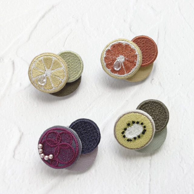 ブドウ刺繍ブローチ【受注制作】 | iichi 日々の暮らしを心地よくする