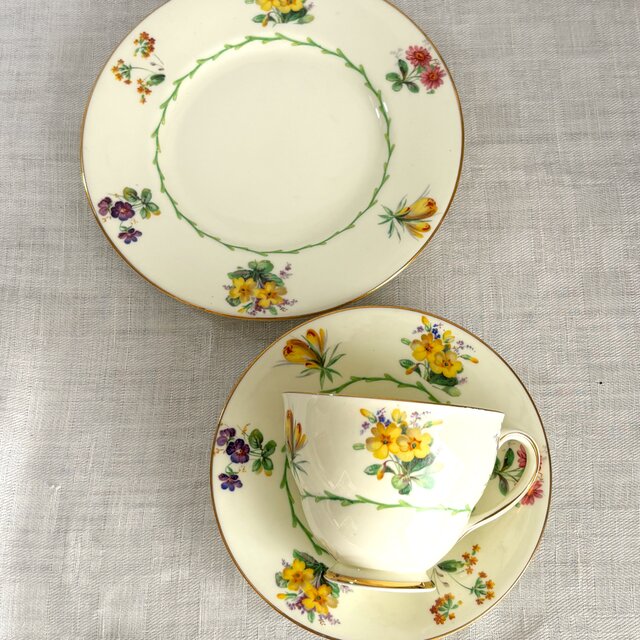 カップ＆ソーサー ケーキ皿 ロイヤルドルトン カップトリオセット