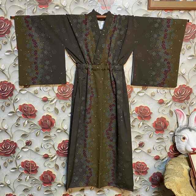 着物リメイク ロングワンピース 化繊 帯ベルト 茶緑の花模様 KW-1503
