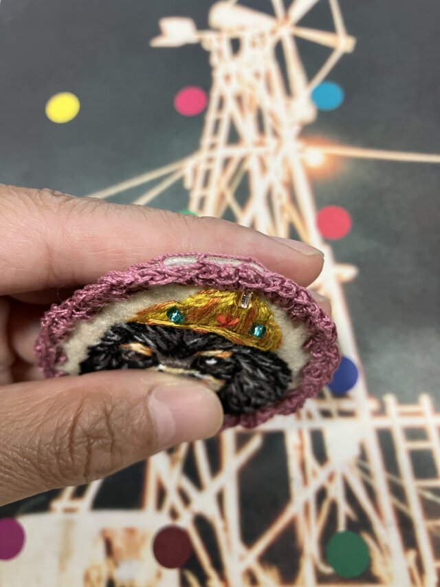 キャバリア刺繍ブローチ・チャーム キャバリアの王様 | iichi 日々の