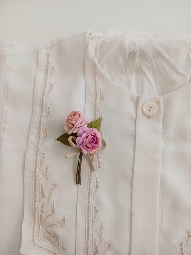 染め布花＊素敵なミニ薔薇のコサージュ | iichi 日々の暮らしを
