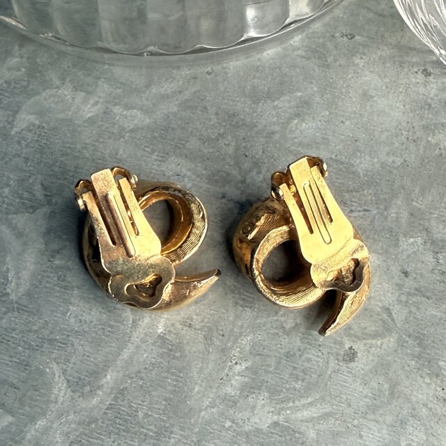 Y1268-ヴィンテージイヤリング U.S.A. 1950's Gold Tone Woven Swirl