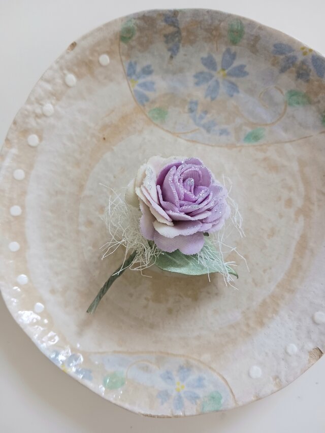 染め布花＊お洒落なミニ薔薇のコサージュ | iichi 日々の暮らしを