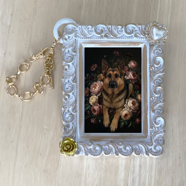 犬（ジャーマンシェパード）バッグチャーム 花の油絵風アート ホワイト