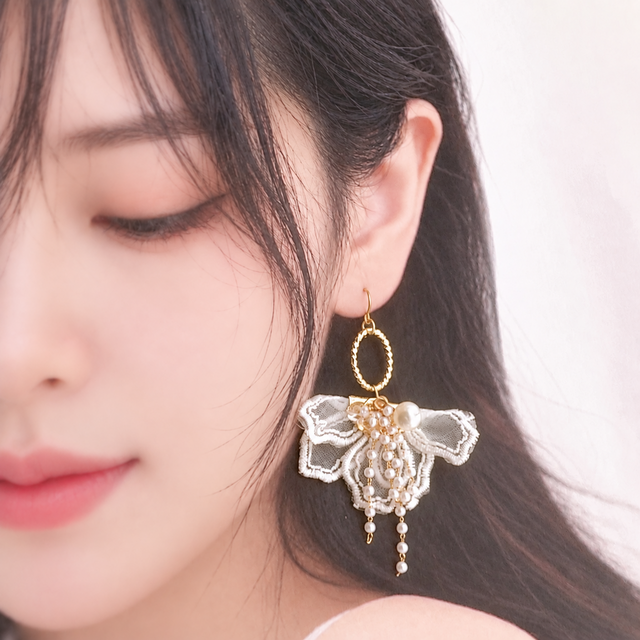 71：大ぶりフラワーとパールのピアス　ハンドメイド クラシカルレースとパールのフラワーピアス 大ぶり | iichi 日々の