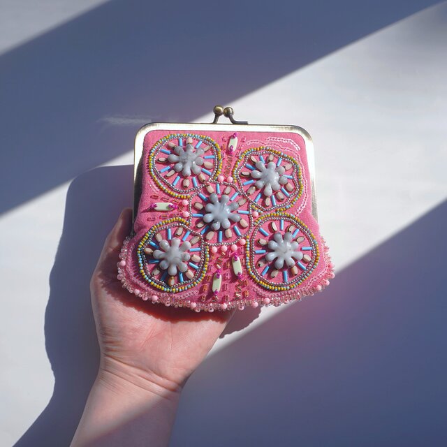 がま口ポーチ ビーズ刺繍 チェリーピンク お守り カード お札収納 一点