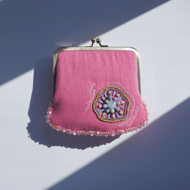 がま口ポーチ ビーズ刺繍 チェリーピンク お守り カード お札収納 一点