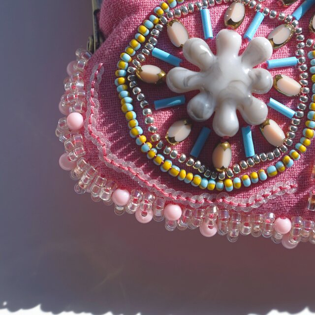 【骨董品】アンティーク　ビーズ？がま口ポーチ がま口ポーチ ビーズ刺繍 チェリーピンク お守り カード お札収納 一点