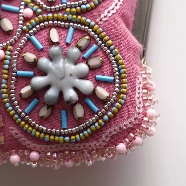 がま口ポーチ ビーズ刺繍 チェリーピンク お守り カード お札収納 一点