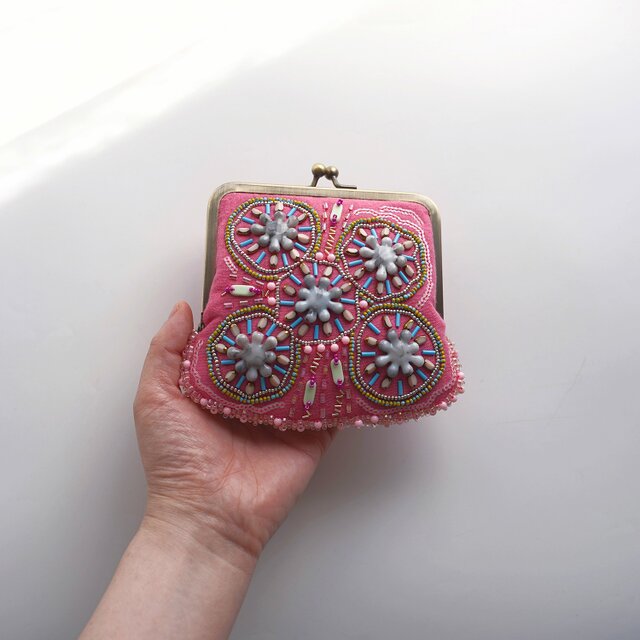 がま口ポーチ ビーズ刺繍 チェリーピンク お守り カード お札収納 一点