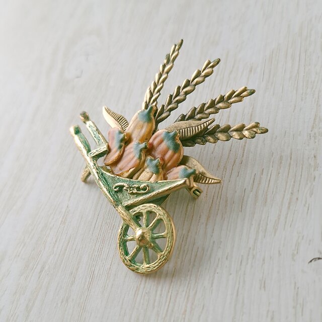 harvest wheelbarrow pumpkins ヴィンテージブローチ | iichi 日々の