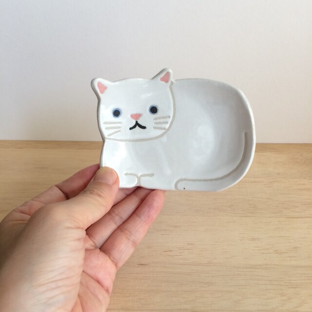 ネコ小皿（白） | iichi 日々の暮らしを心地よくするハンドメイドや