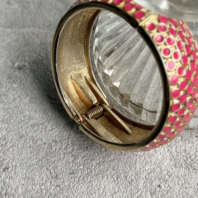 B173-ヴィンテージバングル U.S.A. 1980-90's Gold Tone Pink Enamel