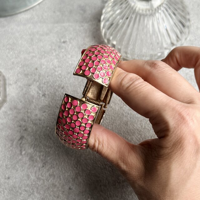 B173-ヴィンテージバングル U.S.A. 1980-90's Gold Tone Pink Enamel