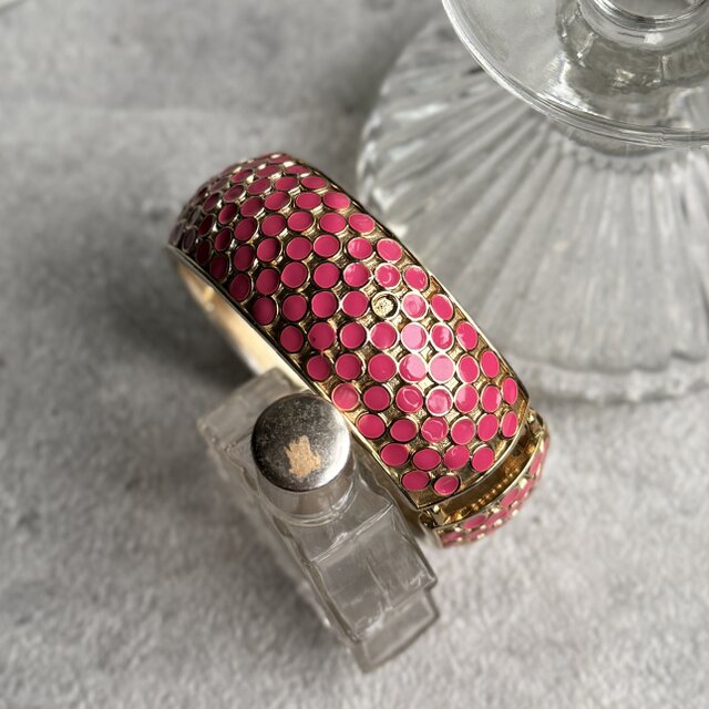 B173-ヴィンテージバングル U.S.A. 1980-90's Gold Tone Pink Enamel