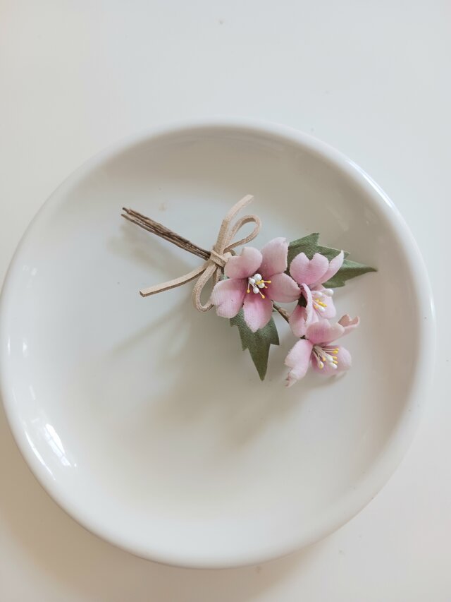 ビンテージ　アンティーク　布花　造花　ピンク　小花 染め布花＊くすみピンク・さくらのコサージュ | iichi 日々の暮らしを