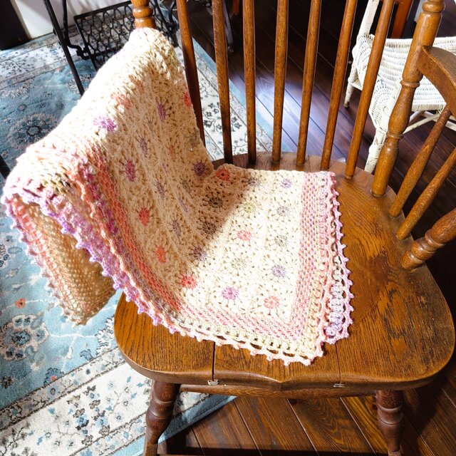 手編みブランケット　ハンドメイド 手編みブランケット（Pompom Garden) | iichi 日々の暮らしを心地よく