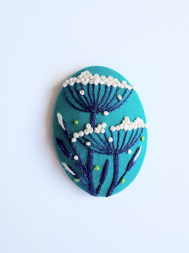 小さなお花の刺繍ブローチ・botanical#541 | iichi 日々の暮らしを