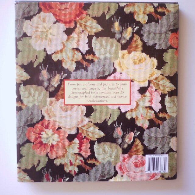 【1890年代ヴィクトリアン洋書】美しい金彩アラベスクとマルチ花柄の布装丁本 Decorative Victorian Needlework ヴィクトリアンスタイル