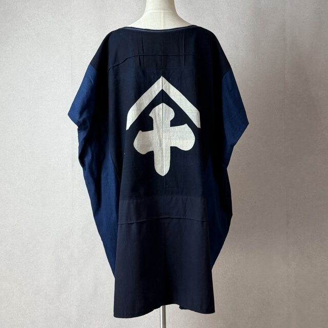 藍型染・屋号紋の木綿リメイクチュニックブラウス【立体タックポケット