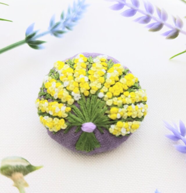 ミモザの花束刺繍ブローチ | iichi 日々の暮らしを心地よくする
